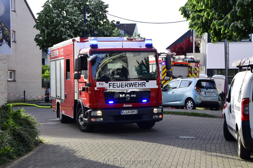 Feuer 2 Dachstuhl Koeln Dellbrueck Von der Leyen Str P177.JPG - Miklos Laubert